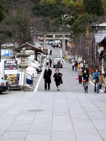 Allée d'accès au temple